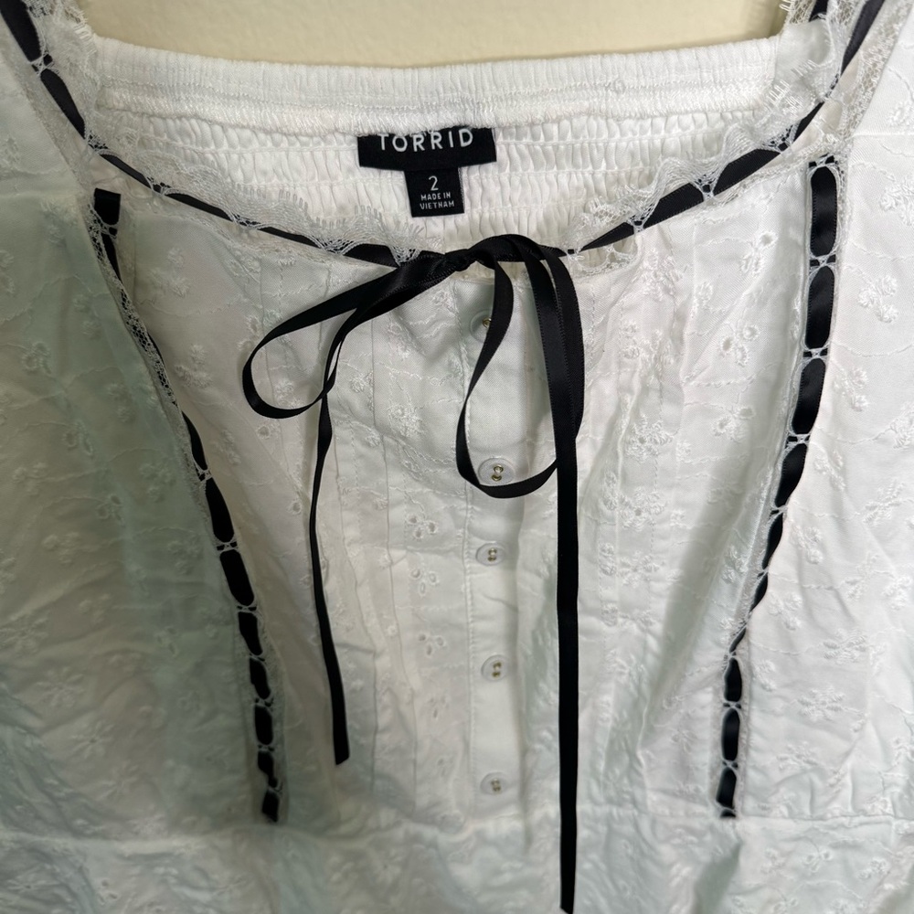 Torrid - Peplum Eyelet Top - size 2 - Picture 7 of 8